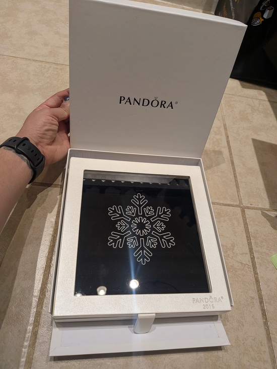 Pandora Jewelry - Pandora White & Black Holiday 2016 Display Jewelry Case